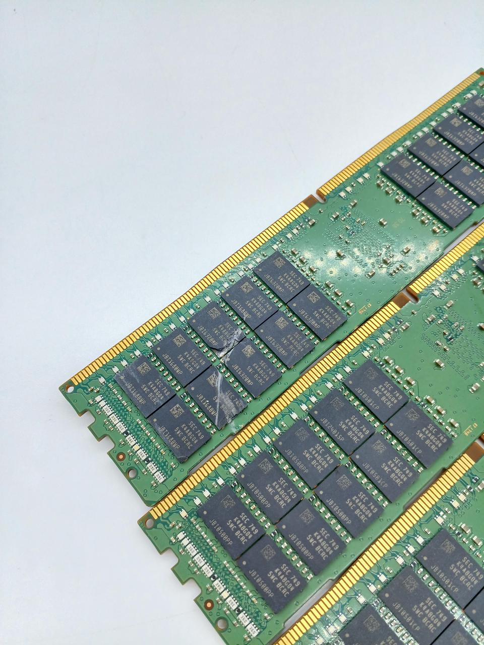 SAMSUNG Server Memory: 32GB × 4 Discs M393A4K40CB1-CRC0Q