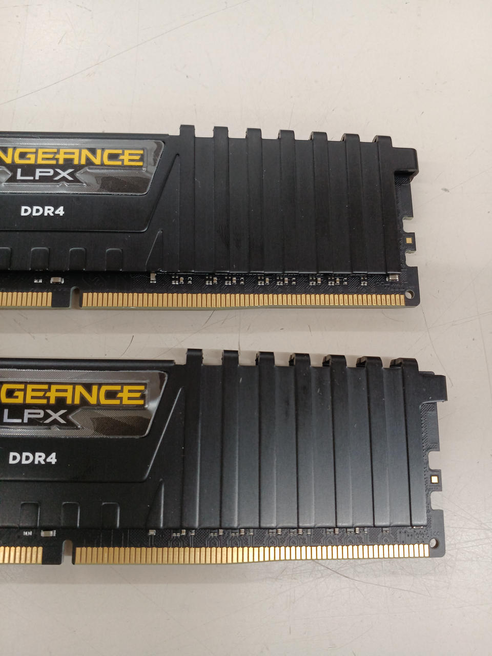 CORSAIR PC Memory CMK16GX4M2A2666C16