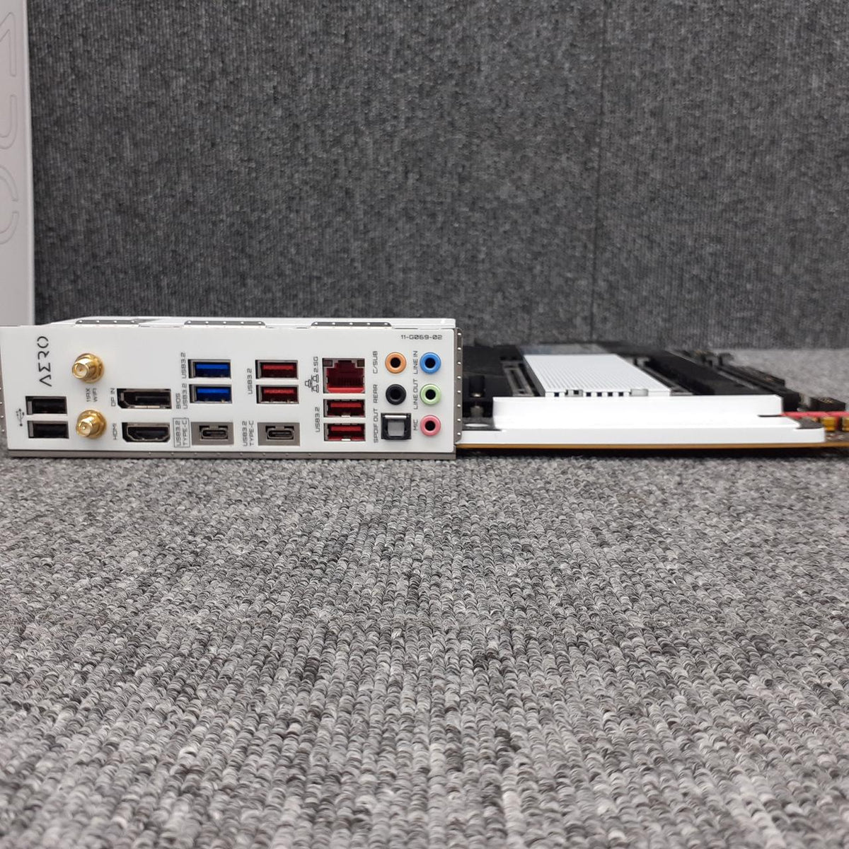 GIGABYTE Motherboard/CPU: X570SAEROG/ RYZEN 7 5800X3D