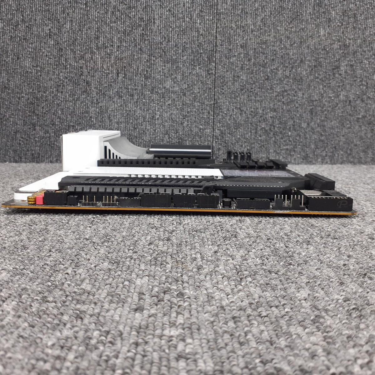 GIGABYTE Motherboard/CPU: X570SAEROG/ RYZEN 7 5800X3D
