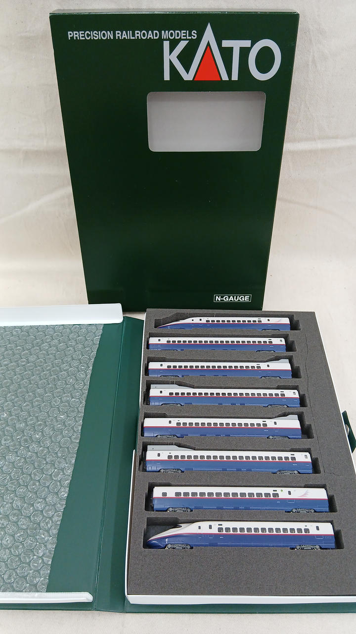 KATO E2 Series Shinkansen Basic Set + 2 Additional Cars 10-377