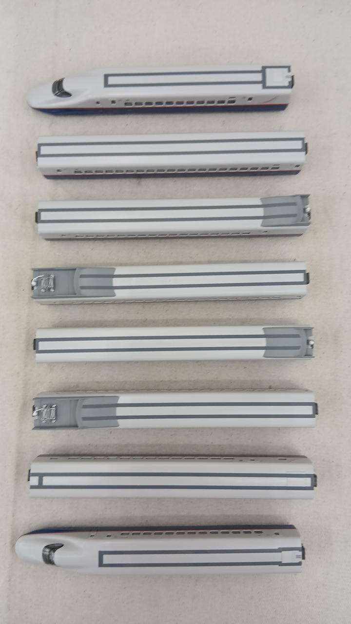KATO E2 Series Shinkansen Basic Set + 2 Additional Cars 10-377