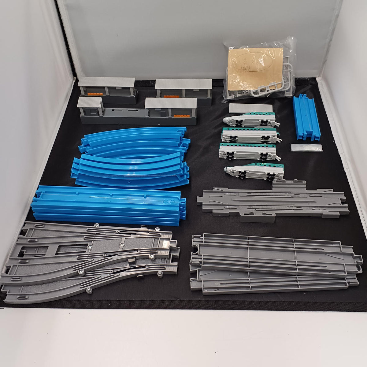 BANDAI E5 Series Shinkansen Coupled & Double Track Set Plarail Advance