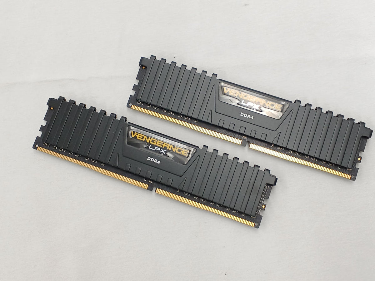 CORSAIR DDR4 Memory (16GB) CMK16GX4M2A2666C16