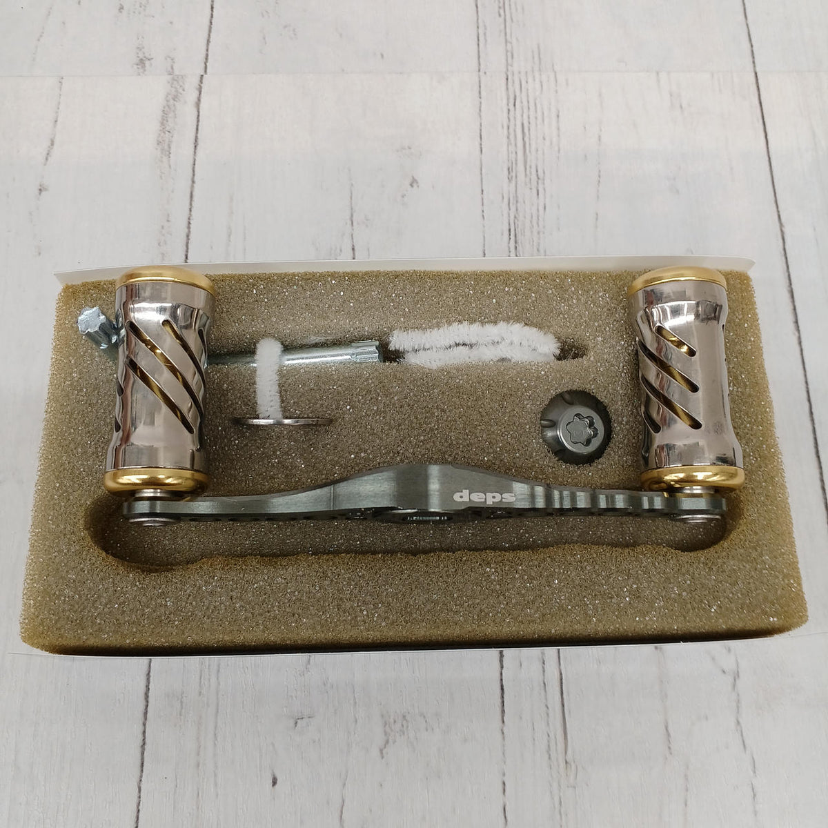 deps Knuckle Arm Daiwa Left Gunmetal / Gold