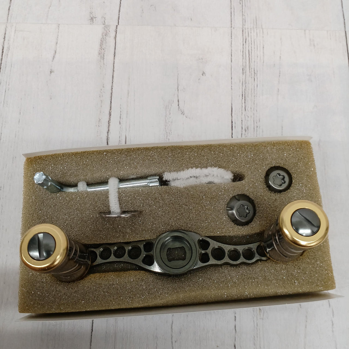 deps Knuckle Arm Daiwa Left Gunmetal / Gold