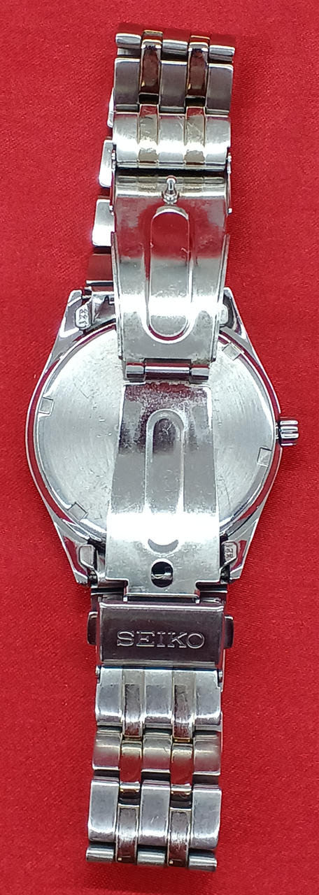 SEIKO Quartz Analog Wristwatch V158-0BA0