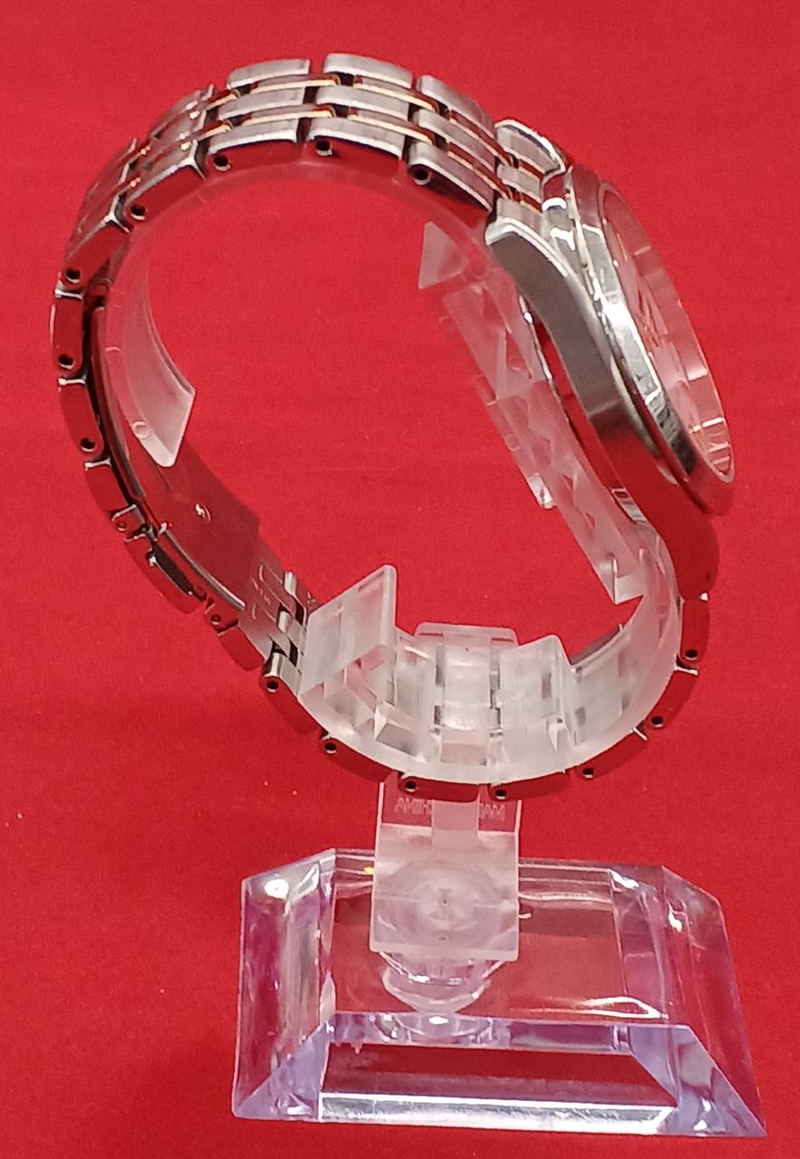 SEIKO Quartz Analog Wristwatch V158-0BA0