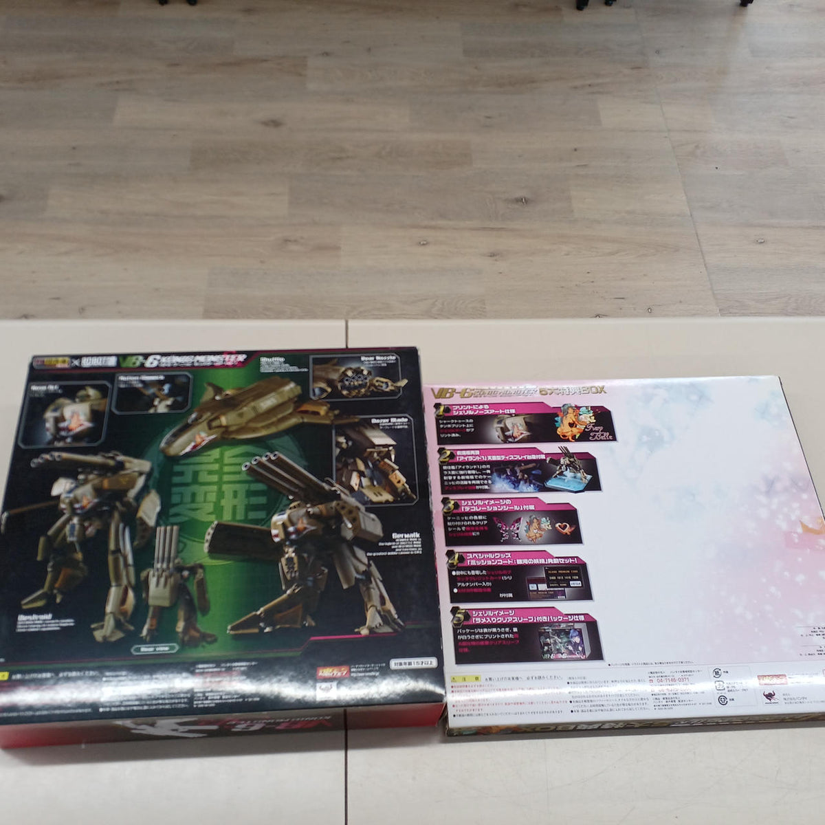 Bandai Macross F Figure DX Chogokin VB-6 König Monster (SP VER.) - Banzai Thrifting | BanzaiHobby