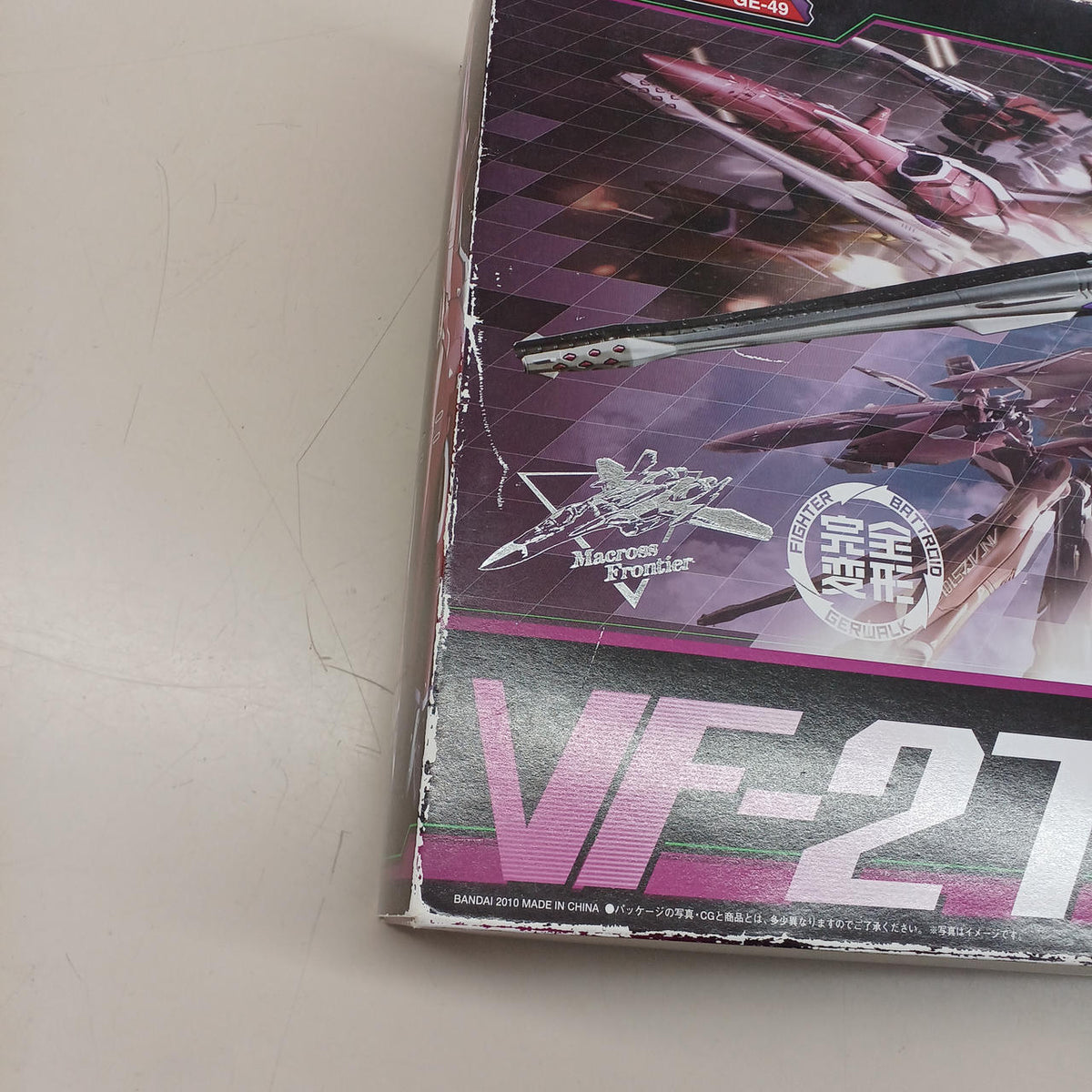 Bandai Macross F (Frontier) Figure VF-27γ Lucifer Valkyrie (Brera Stern's Unit) - Banzai Thrifting | BanzaiHobby