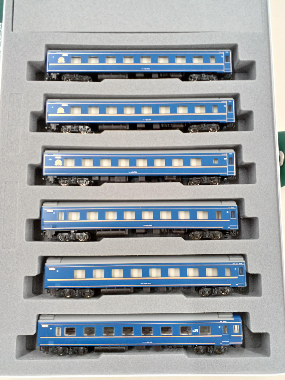 KATO Hokutosei Deluxe Formation Set 10-832 10-831 - Banzai Thrifting | BanzaiHobby