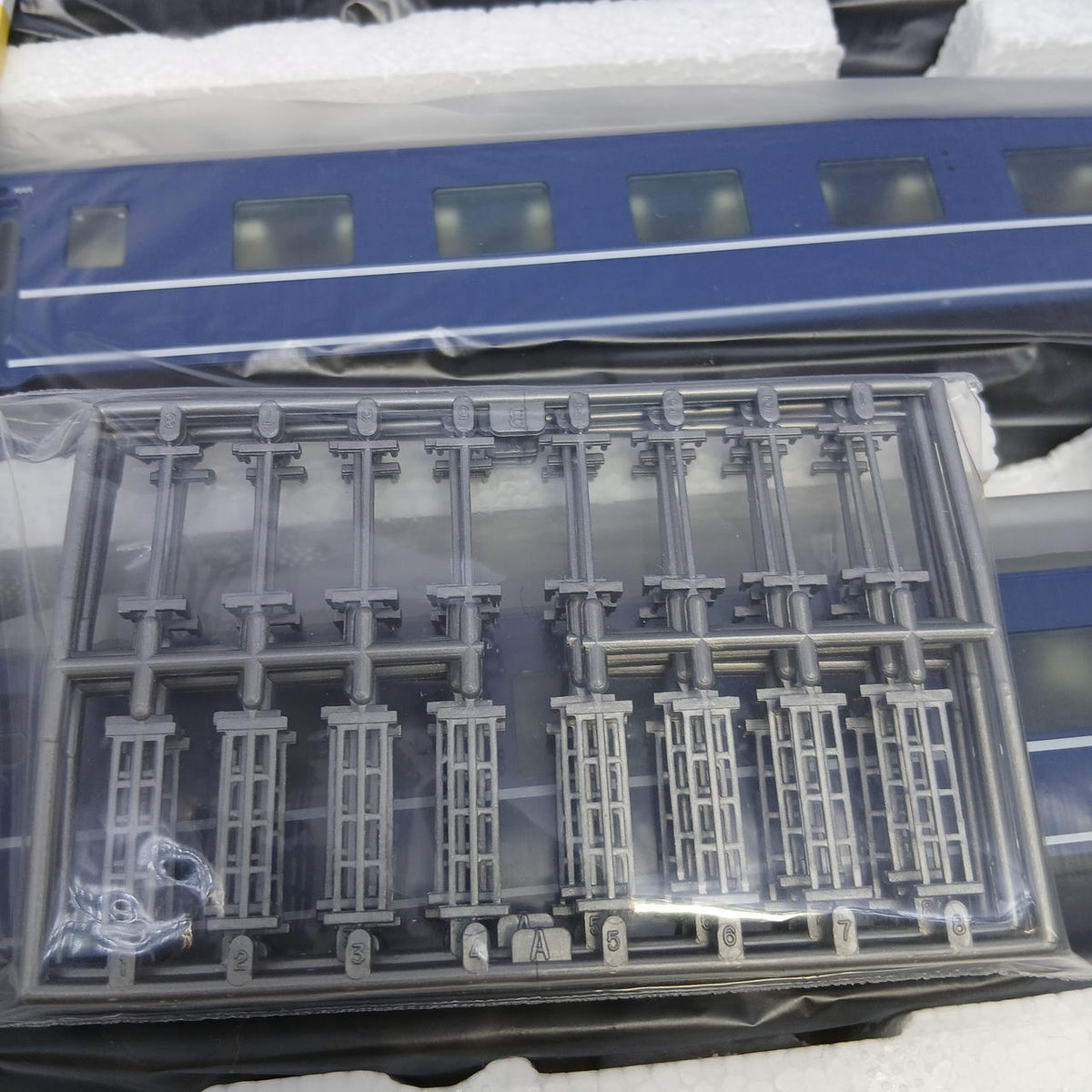 TOMIX JNR 14 Series 14 Series Limited Express Sleeper Passenger Car Basic Set HO-9117 - Banzai Thrifting | BanzaiHobby