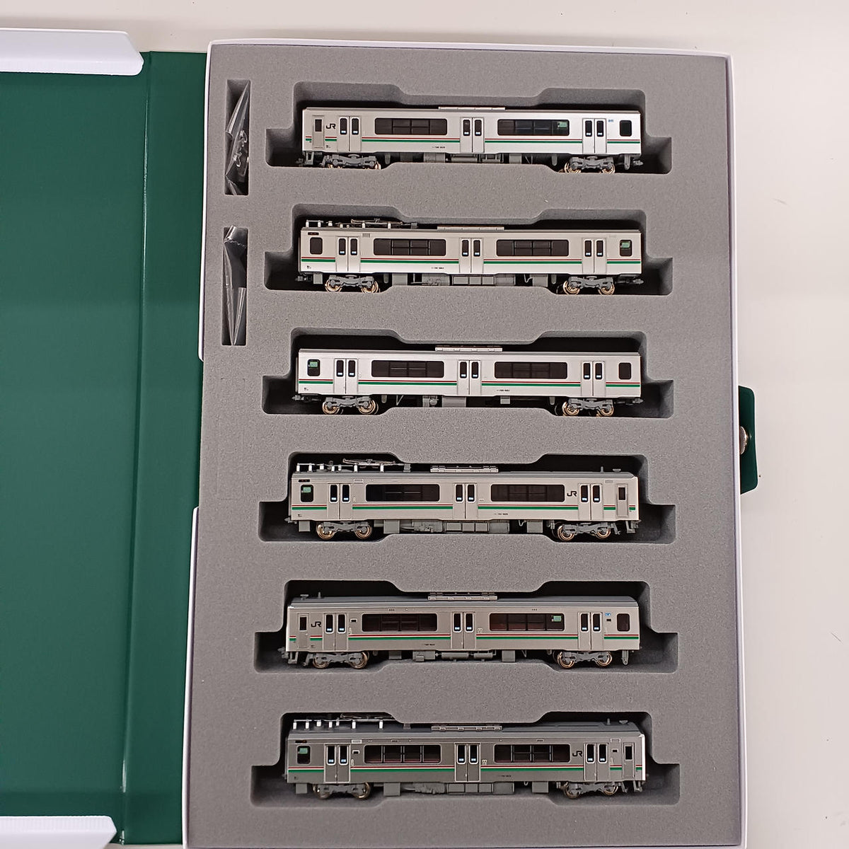 KATO 701 Series 1000 Subseries Sendai Color 4-Car & 2-Car Set 10-1553S/10-1554S - Banzai Thrifting | BanzaiHobby