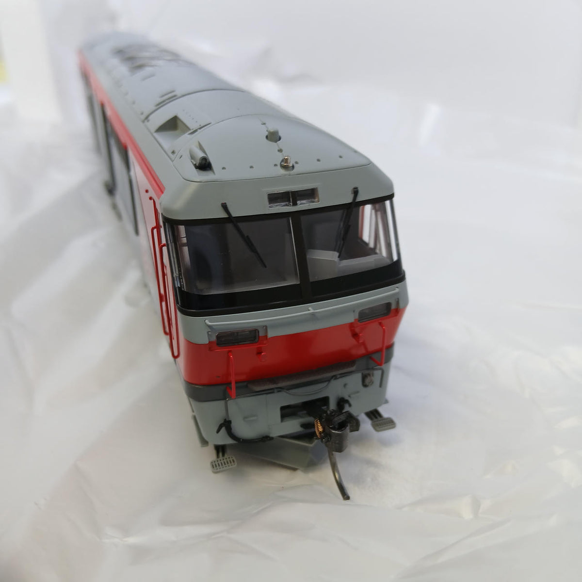 TOMIX JR DF200-200 Class Diesel Locomotive HO-241 - Banzai Thrifting | BanzaiHobby
