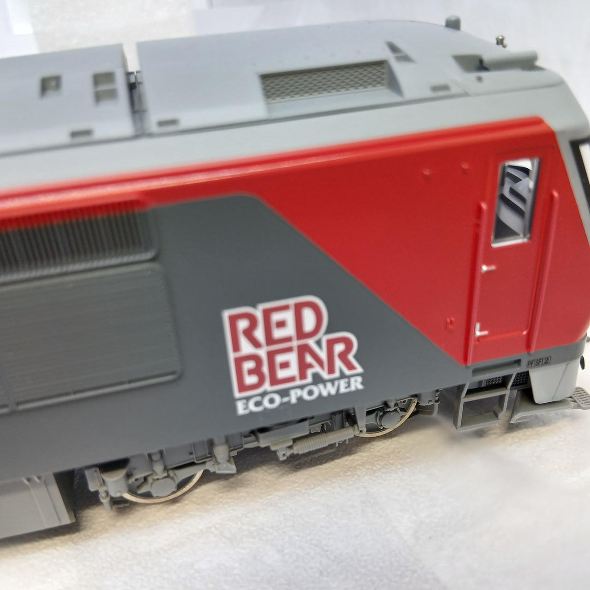 TOMIX JR DF200-200 Class Diesel Locomotive HO-241 - Banzai Thrifting | BanzaiHobby