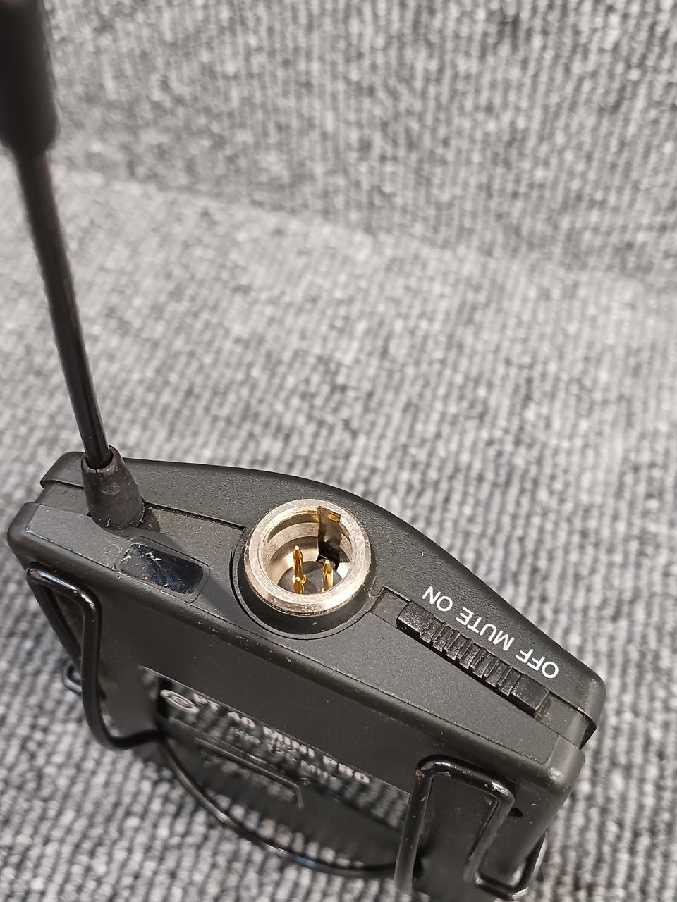 AKG Wireless System SR40 - Banzai Thrifting | BanzaiHobby