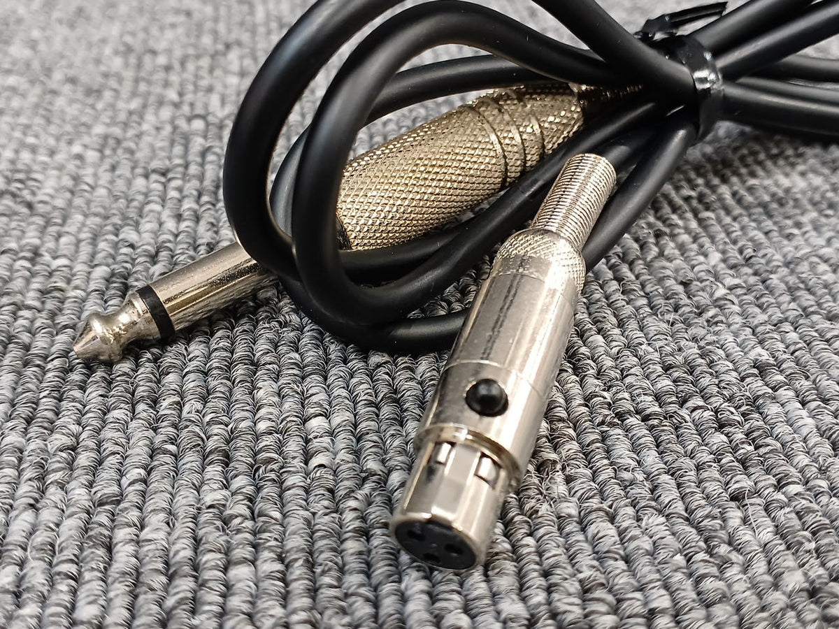 AKG Wireless System SR40 - Banzai Thrifting | BanzaiHobby