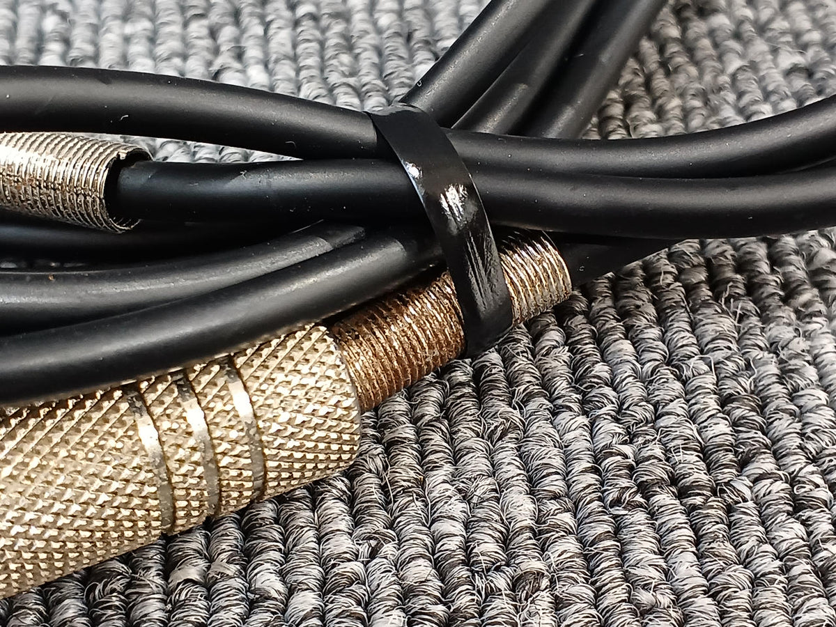 AKG Wireless System SR40 - Banzai Thrifting | BanzaiHobby