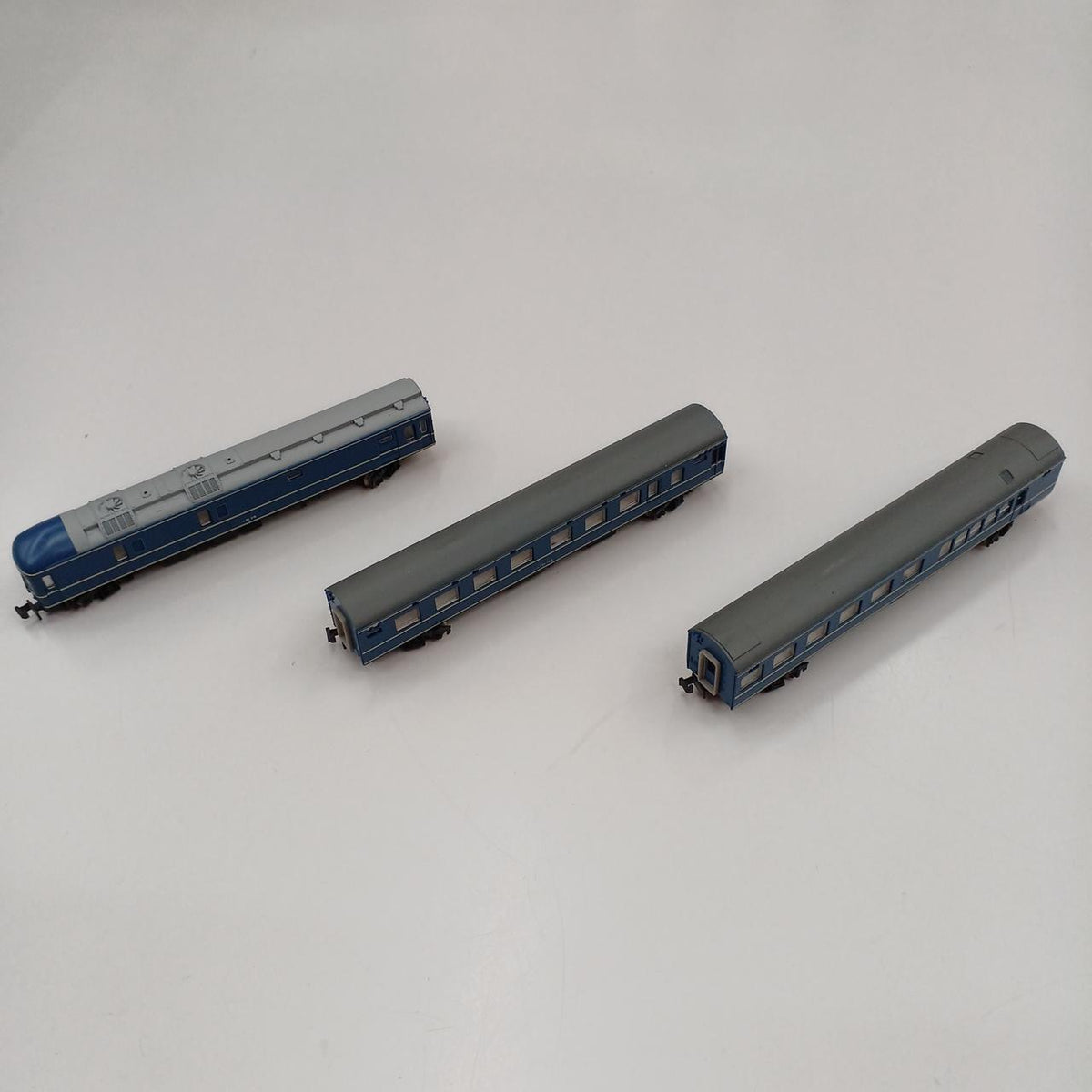 Tokyo Marui Z Gauge EF65-500 20 Series Sleeper Passenger Cars 7-Car Basic Set - Banzai Thrifting | BanzaiHobby