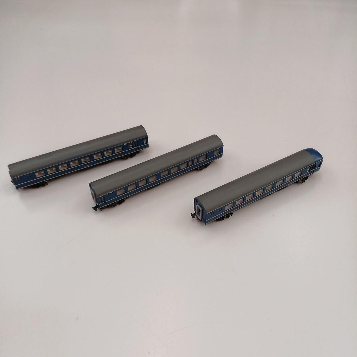 Tokyo Marui Z Gauge EF65-500 20 Series Sleeper Passenger Cars 7-Car Basic Set - Banzai Thrifting | BanzaiHobby