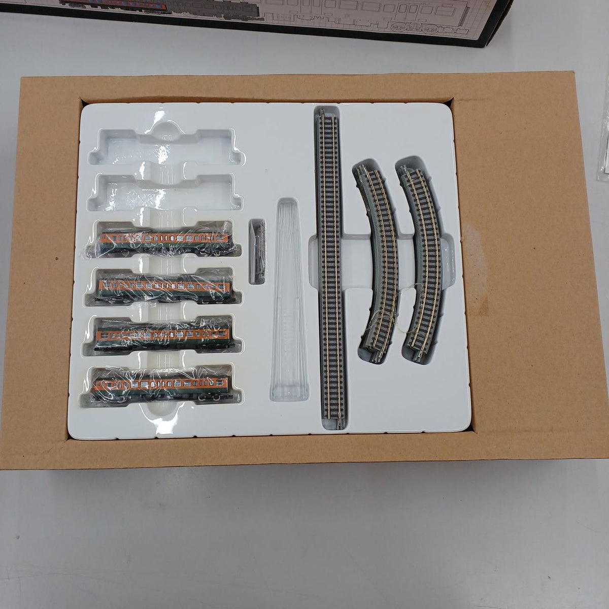 ROKUHAN Z Gauge 113 Series 2000 Series Shonan Color Starter Set - Banzai Thrifting | BanzaiHobby