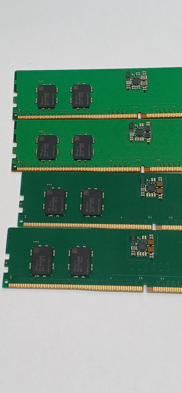 SK HYNIX DDR5 8GB 4-Piece Set for Desktop HMCG66AGBUA081N BA - Banzai Thrifting | BanzaiHobby