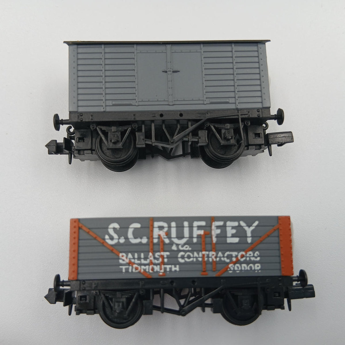 TOMIX N Gauge Thomas the Tank Engine James & the Mean Freight Car Set - Banzai Thrifting | BanzaiHobby