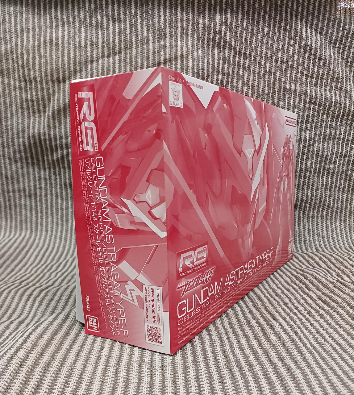 BANDAI SPIRITS Plastic Model 1/144 Gundam Astrea Type-F - Banzai Thrifting | BanzaiHobby