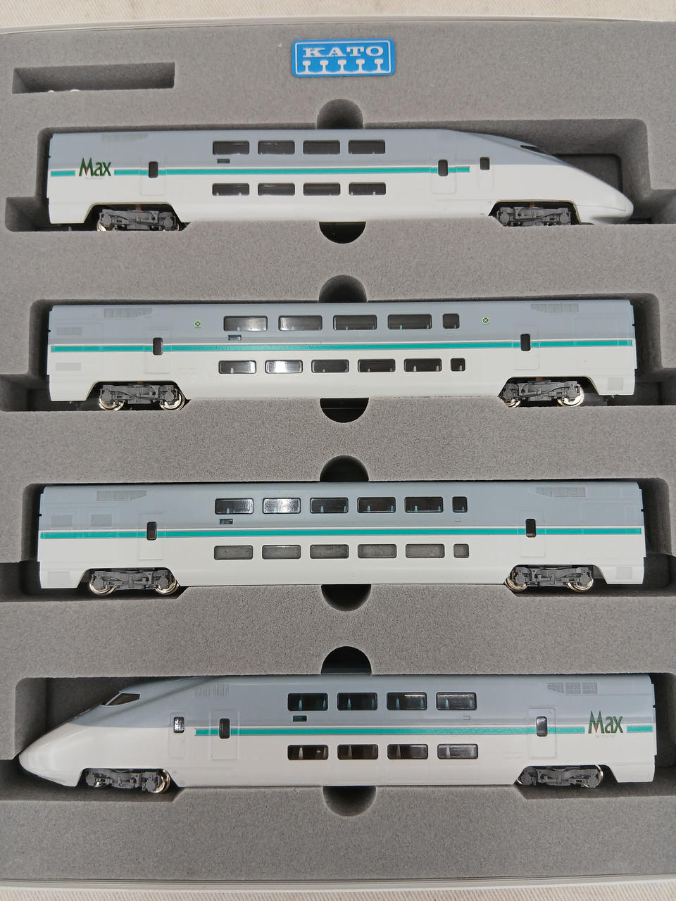 KATO MAX E1 Series Shinkansen Basic 4 Cars 10-340 - Banzai Thrifting | BanzaiHobby