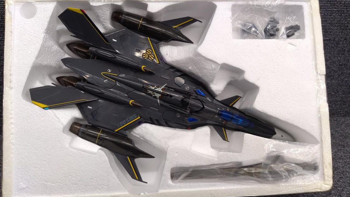 Bandai DX Chogokin Durandal Valkyrie (Ozma Unit)