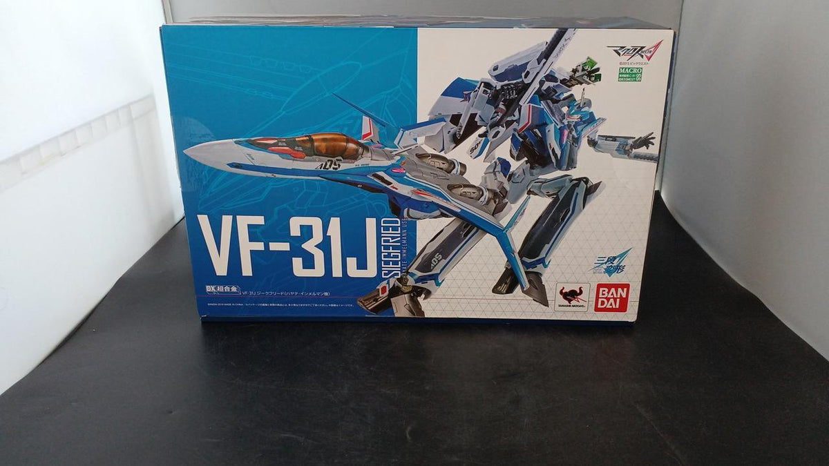 BANDAI DX Chogokin VF-31J Siegfried (Hayate Immelmann's Aircraft)