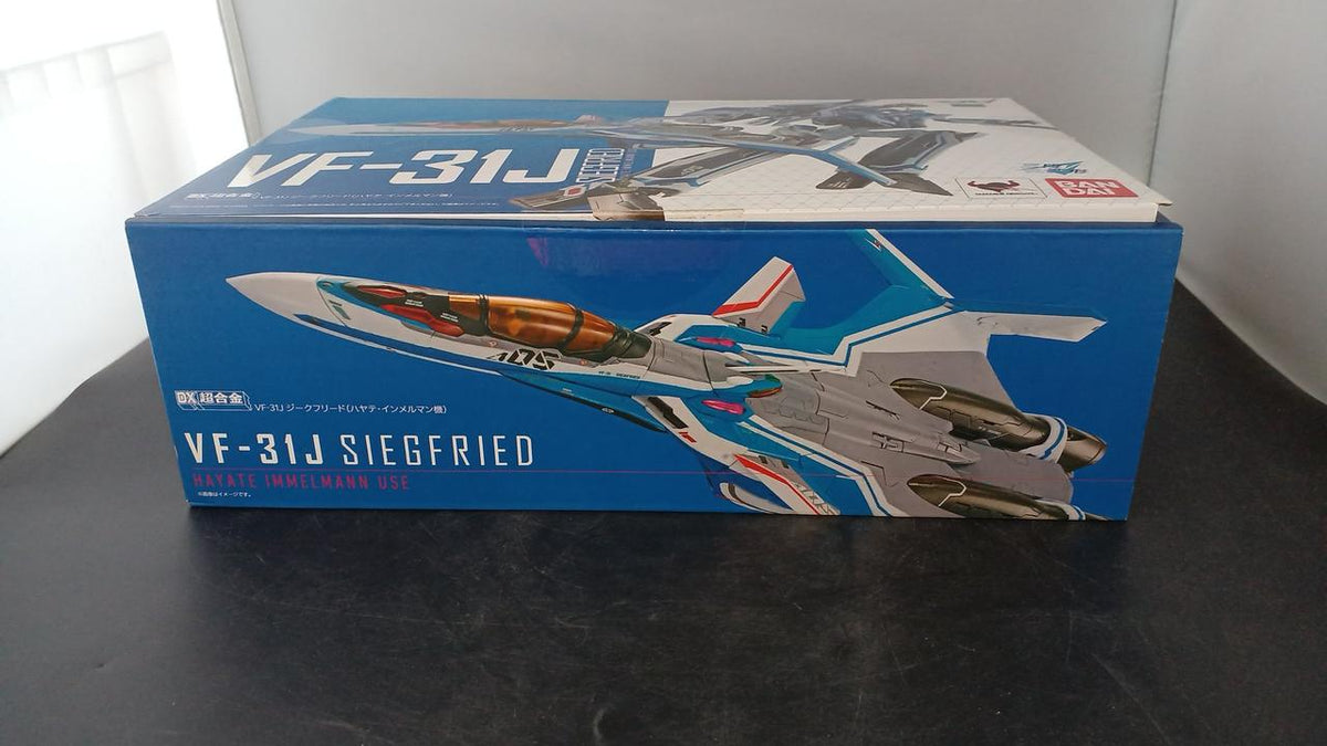 BANDAI DX Chogokin VF-31J Siegfried (Hayate Immelmann's Aircraft)