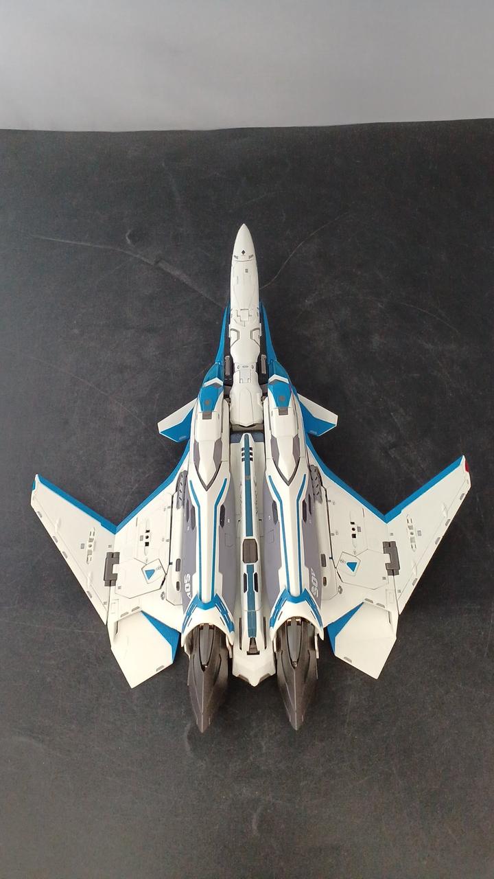 BANDAI DX Chogokin VF-31J Siegfried (Hayate Immelmann's Aircraft)
