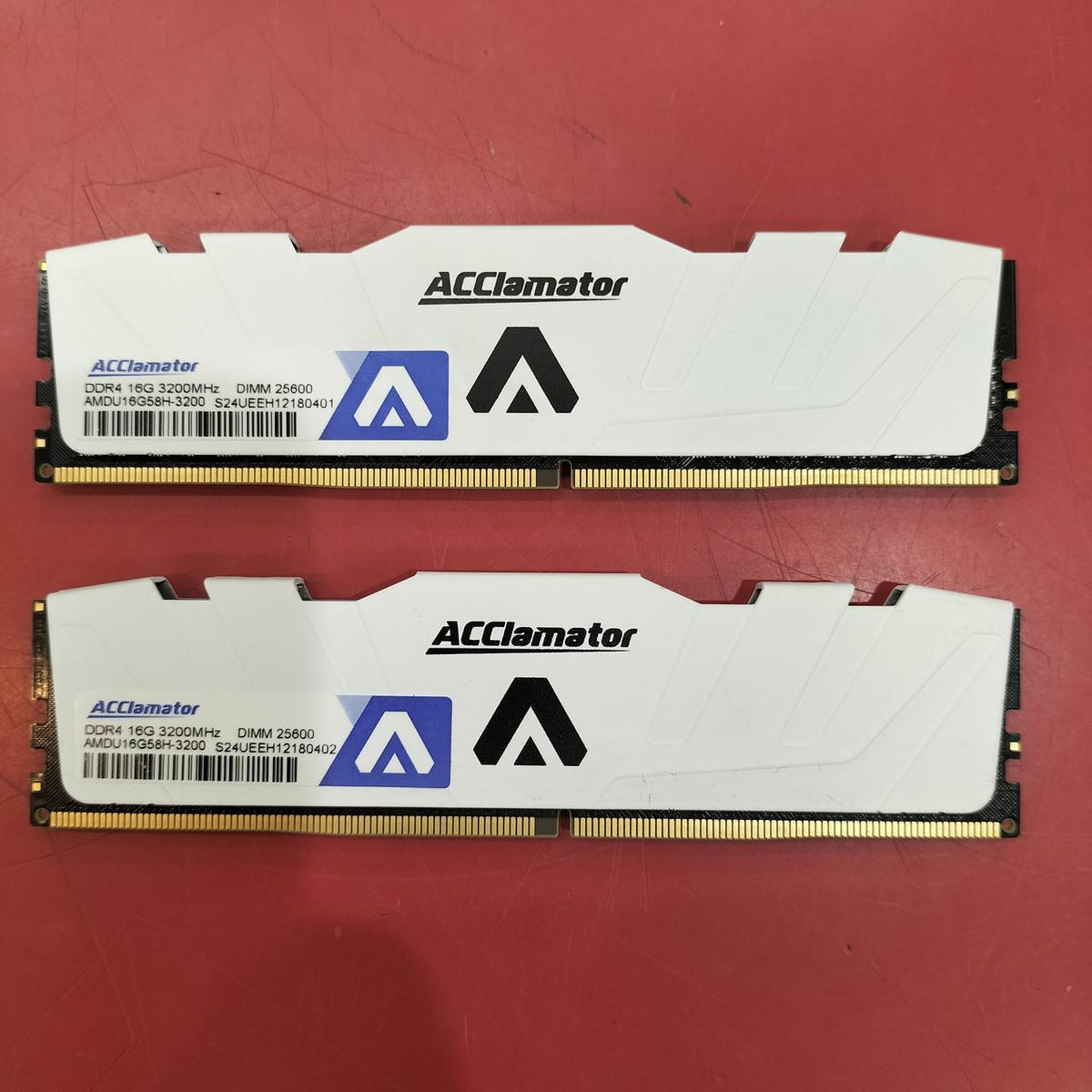 ACCLAMATOR DDR4 Desktop Memory AMDU16G58H-3200