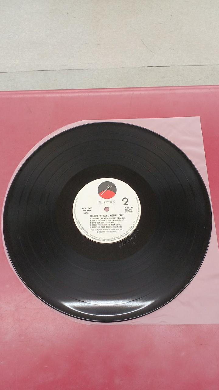 Warner Pioneer Western Music: Mötley Crüe / Theatre of Pain