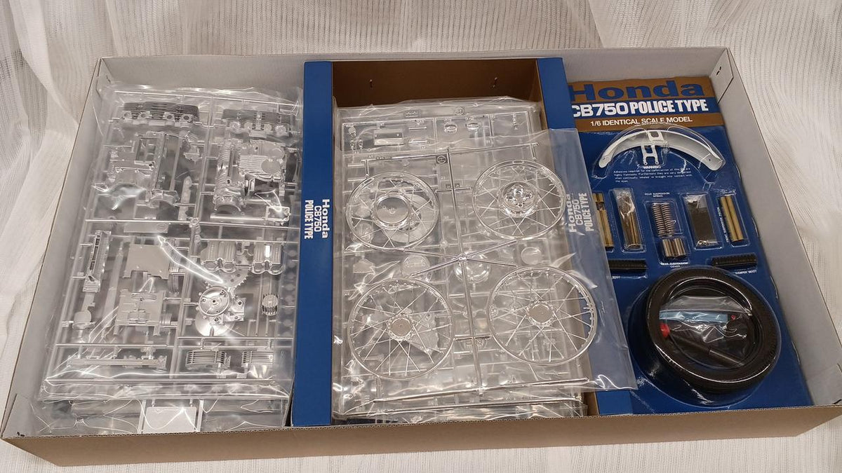 Tamiya 1/6 Scale HONDA Dream CB750FOUR Police Type - Banzai Thrifting | BanzaiHobby