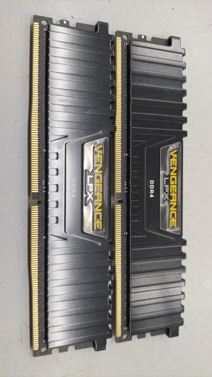CORSAIR VENGEANCE LPX DDR4 8GB X 2 CMK16GX4M2A2666C16