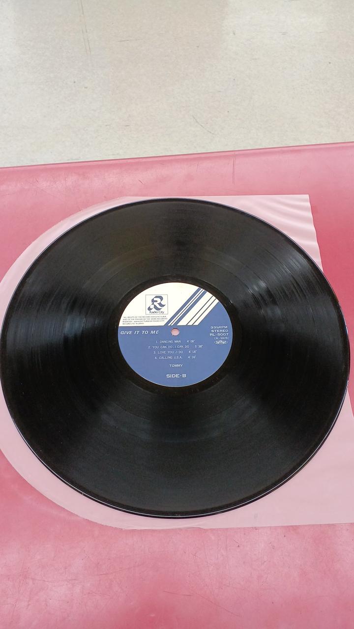 Warner Pioneer Western Music Tommy / Give It to Me