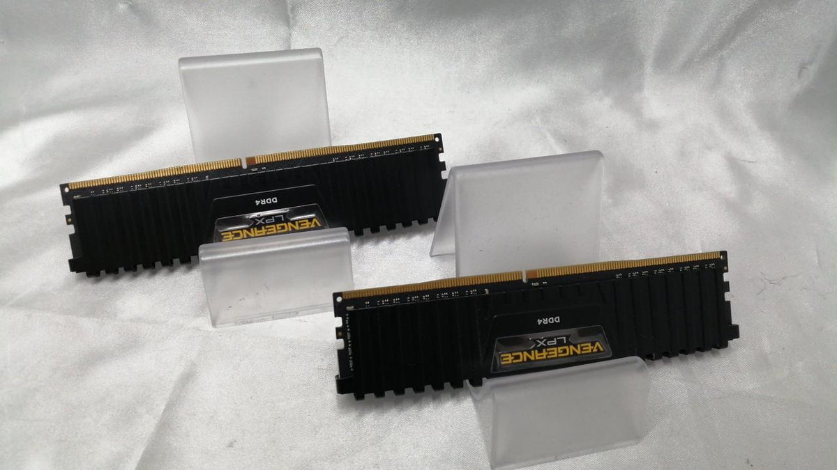 CORSAIR PC Memory CMK16GX4M2A2666C16