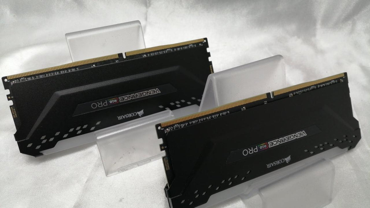 CORSAIR PC Memory CMW32GX4M2A2666C16