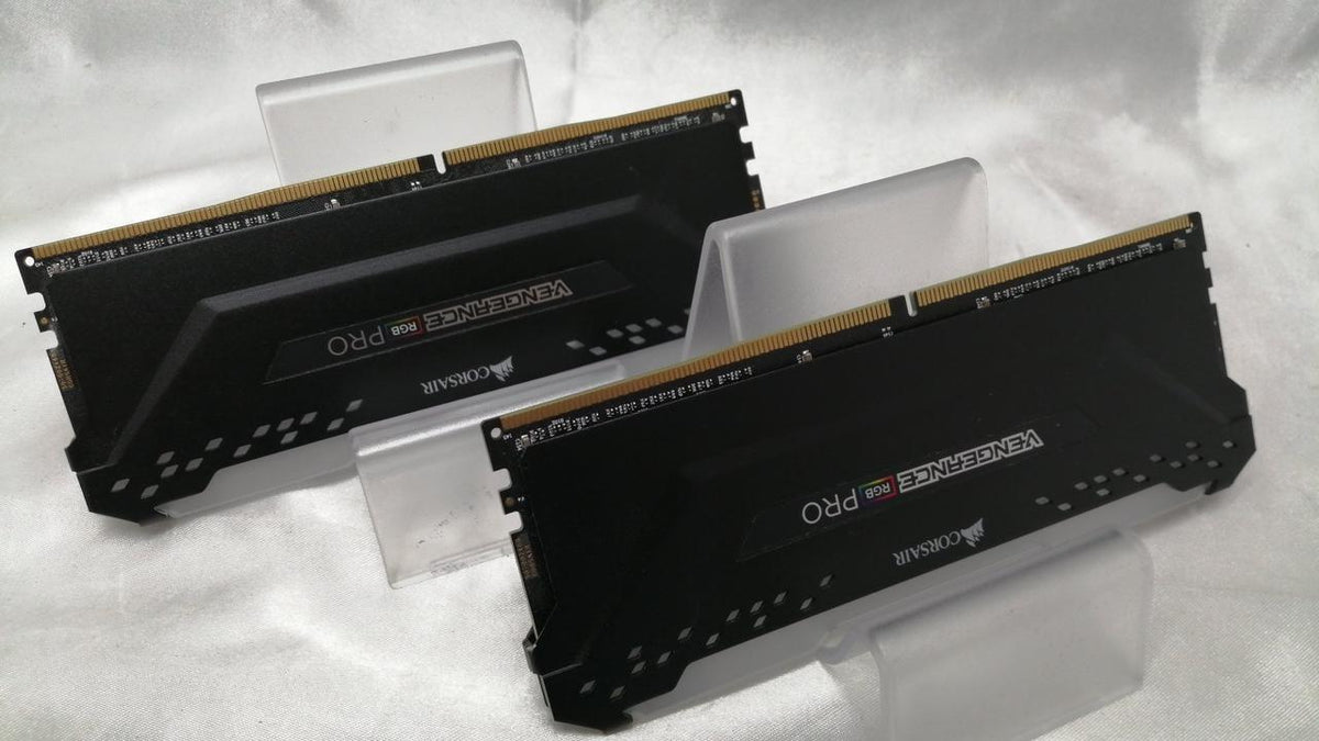 CORSAIR PC Memory CMW32GX4M2A2666C16