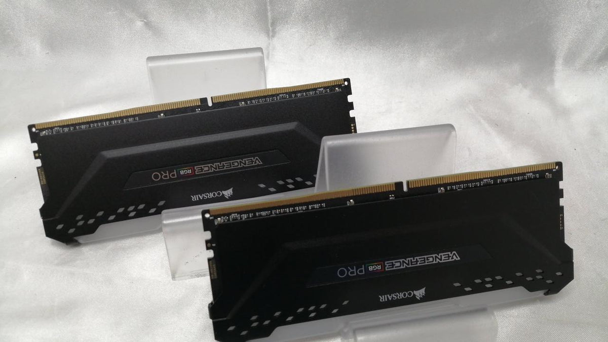 CORSAIR PC Memory CMW32GX4M2A2666C16