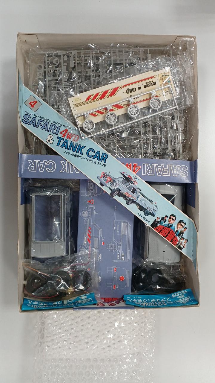 Aoshima Bunka Kyozai Co., Ltd. Nissan Special Motorcycle Safari 4WD & Tank Vehicle