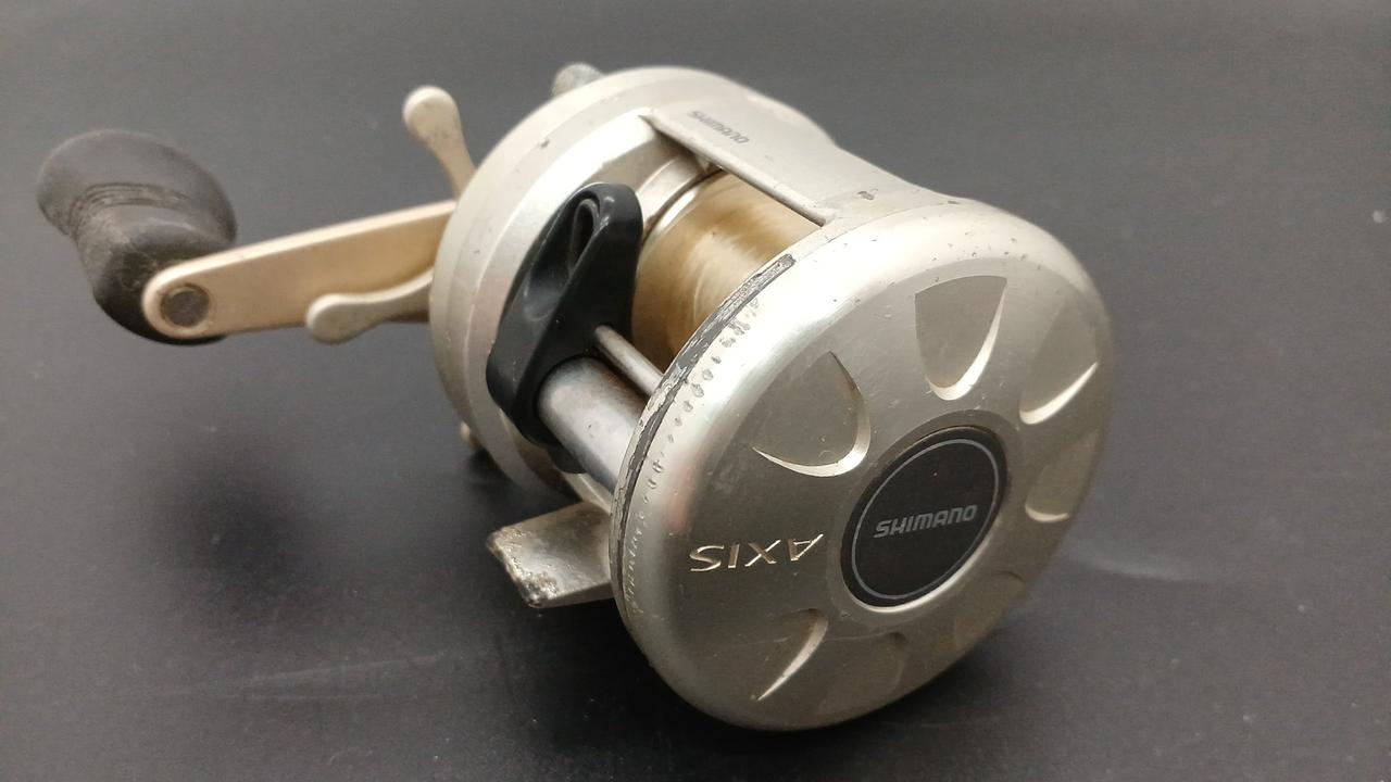 SHIMANO Baitcasting Reel AXIS 100