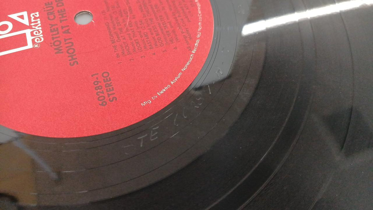 ELEKITRA MOTLEY CRU/ SHOUT AT THE DEVIL 60289-1