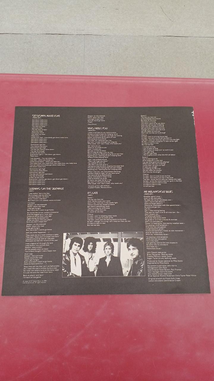 Warner Pioneer Queen / Dedicated to the World Queen / Dedicated to the World
