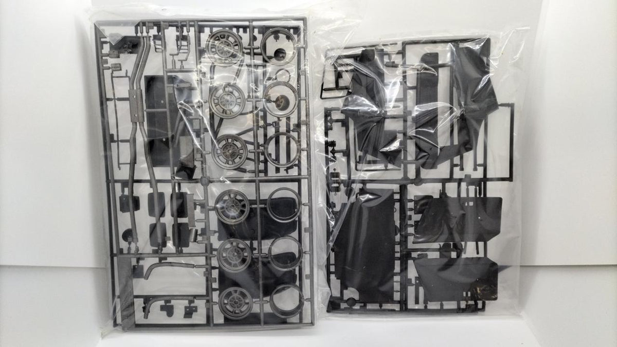 TAMIYA Fairlady 240Z Safari Spec / Unassembled