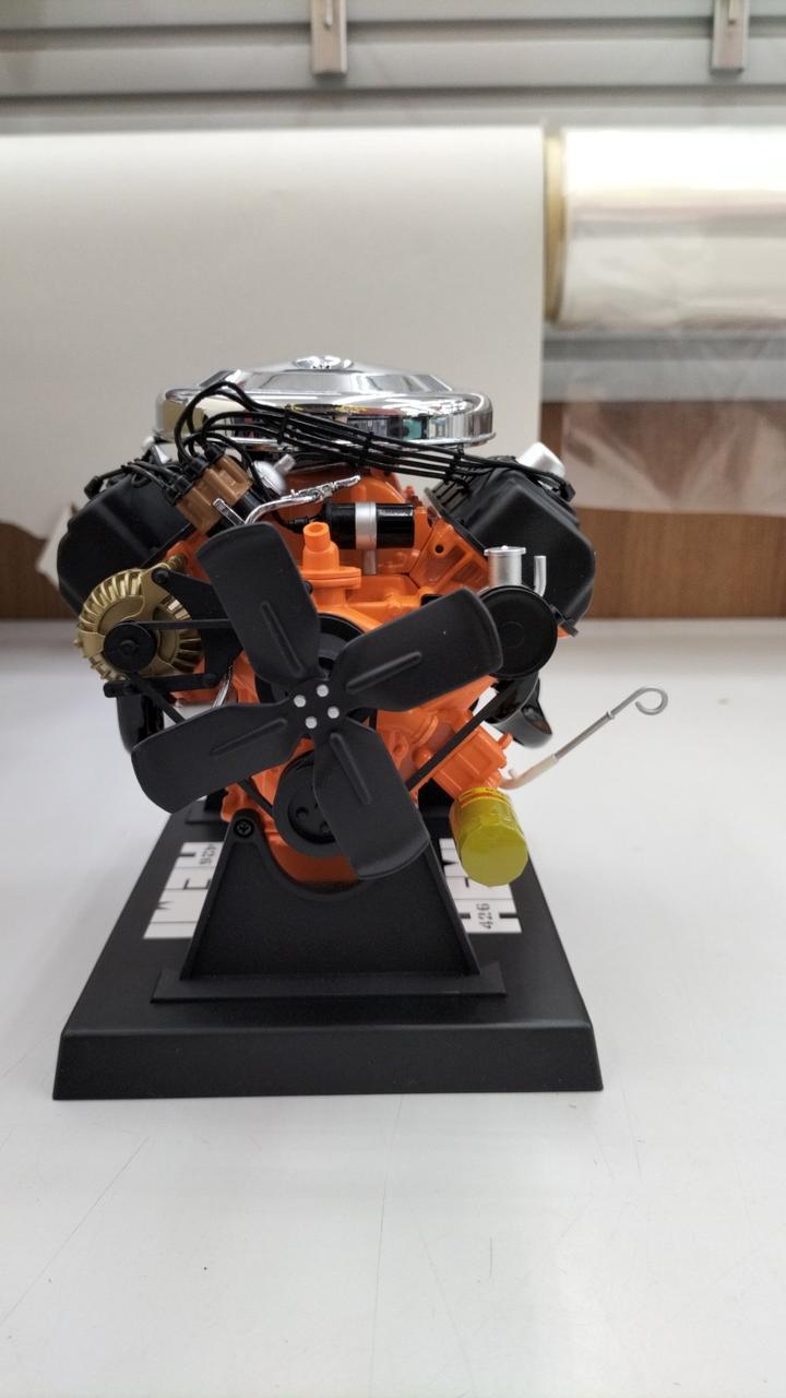 HEMI 1/6 V-8 Engine Model