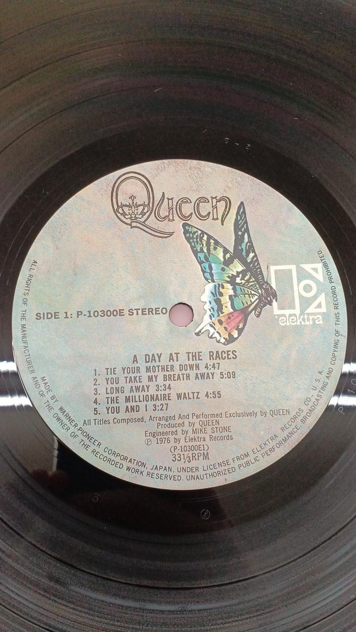 Warner Pioneer Western Music Queen / Magnificent Lace