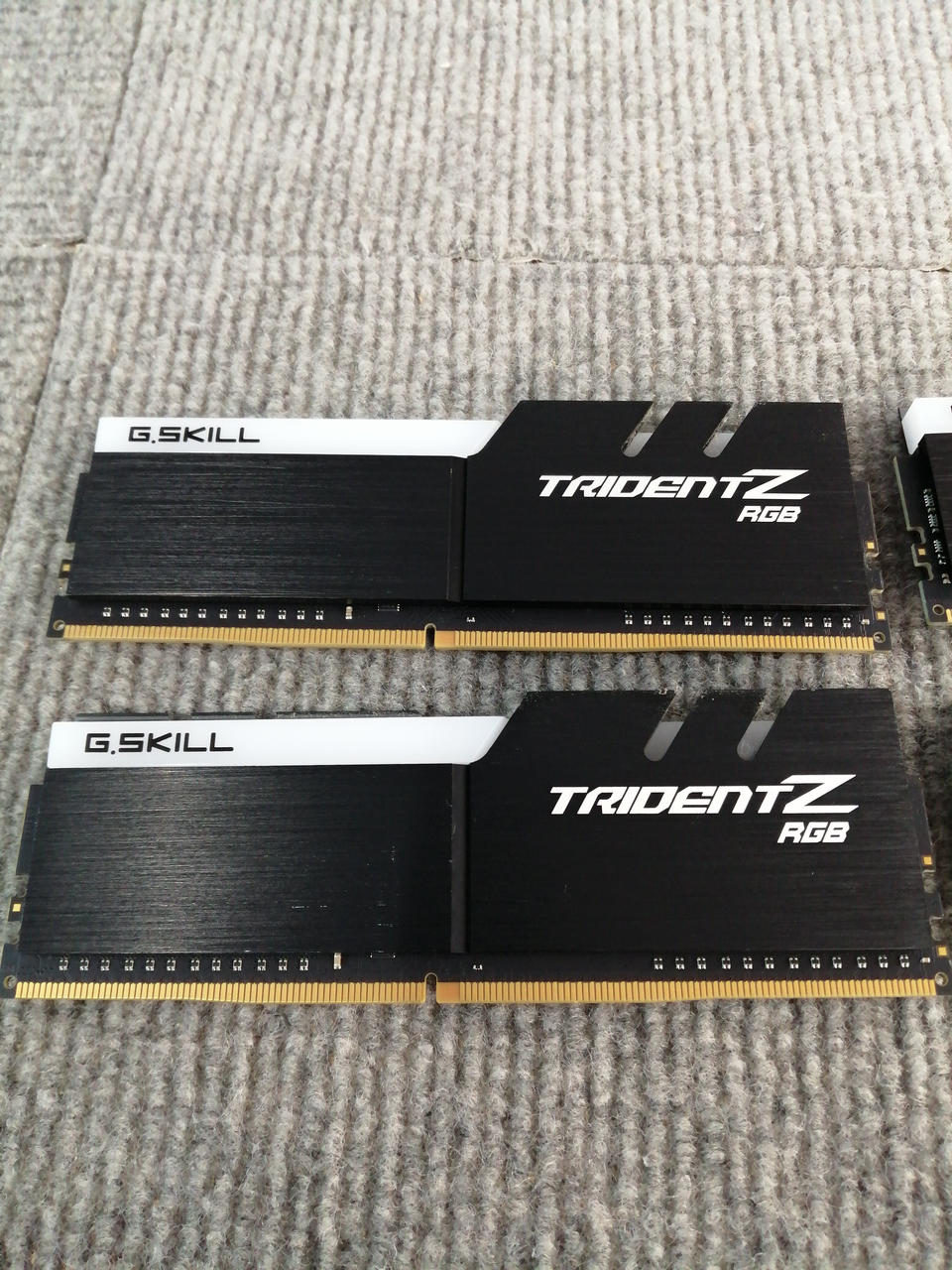 G.SKILL PC Memory F4-3200C16D 16GTZR